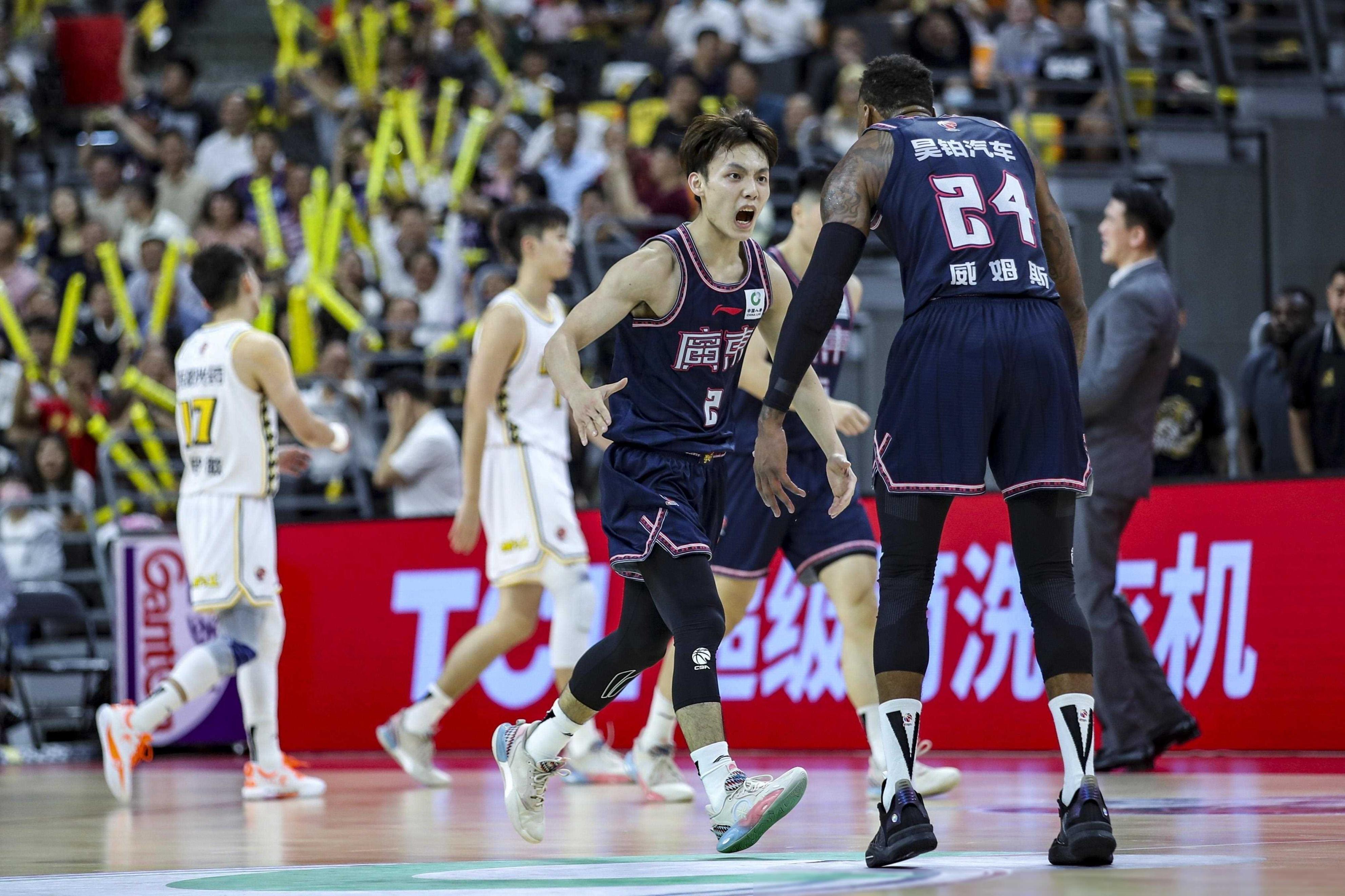 今晨突围战来临；深圳男篮围绕欧冠更衣室发声；球迷炸锅；球队文化再被提及